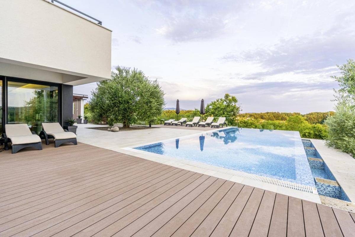 Villa Pedena In Sveta Katarina - Haus Fuer 8-10 Personen Benazici Exteriér fotografie
